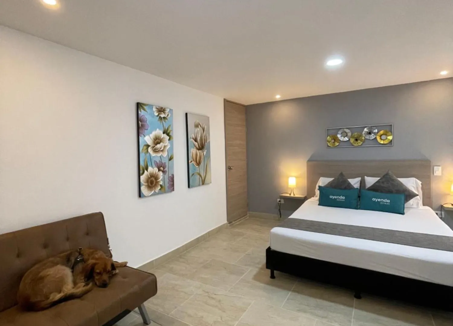 Hotel 12 Nights Medellin 0*,