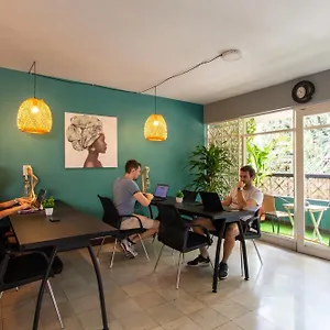Conomad House - Coliving & Coworking Hostal