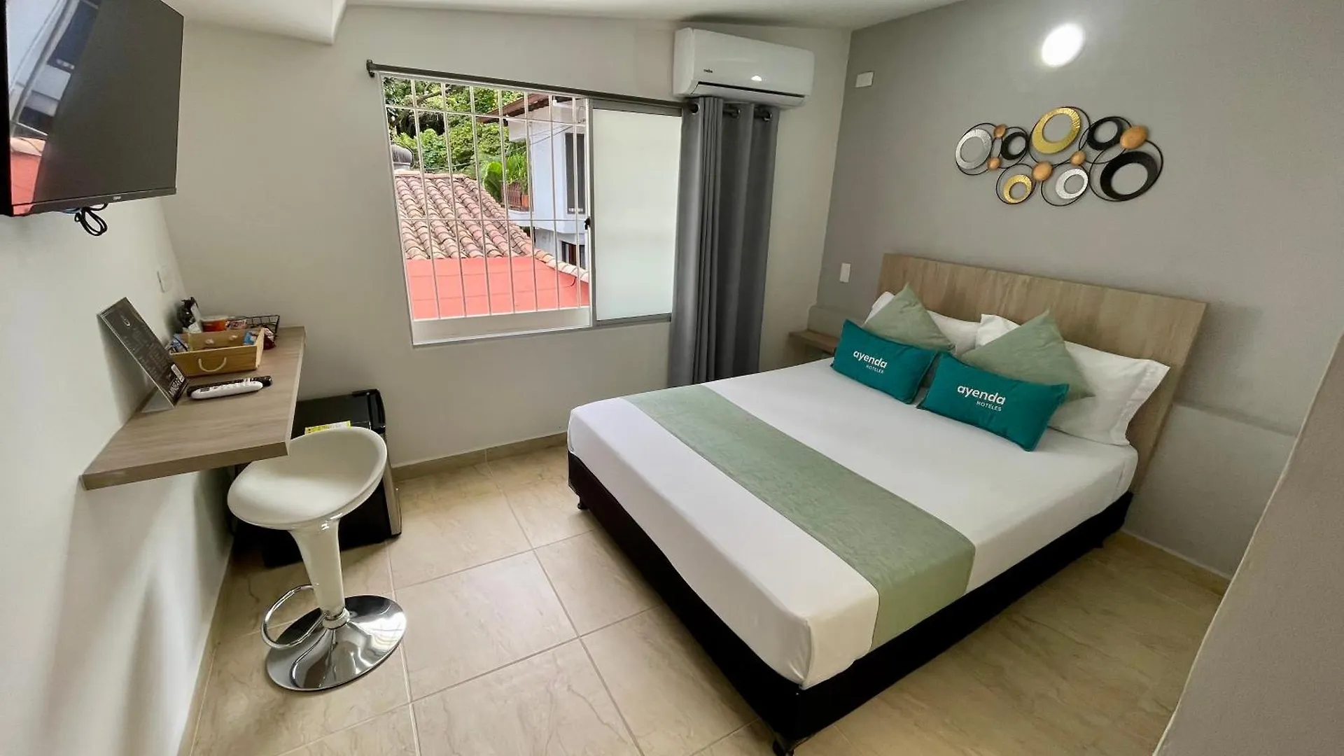 Hotel 12 Nights 麦德林 0*,