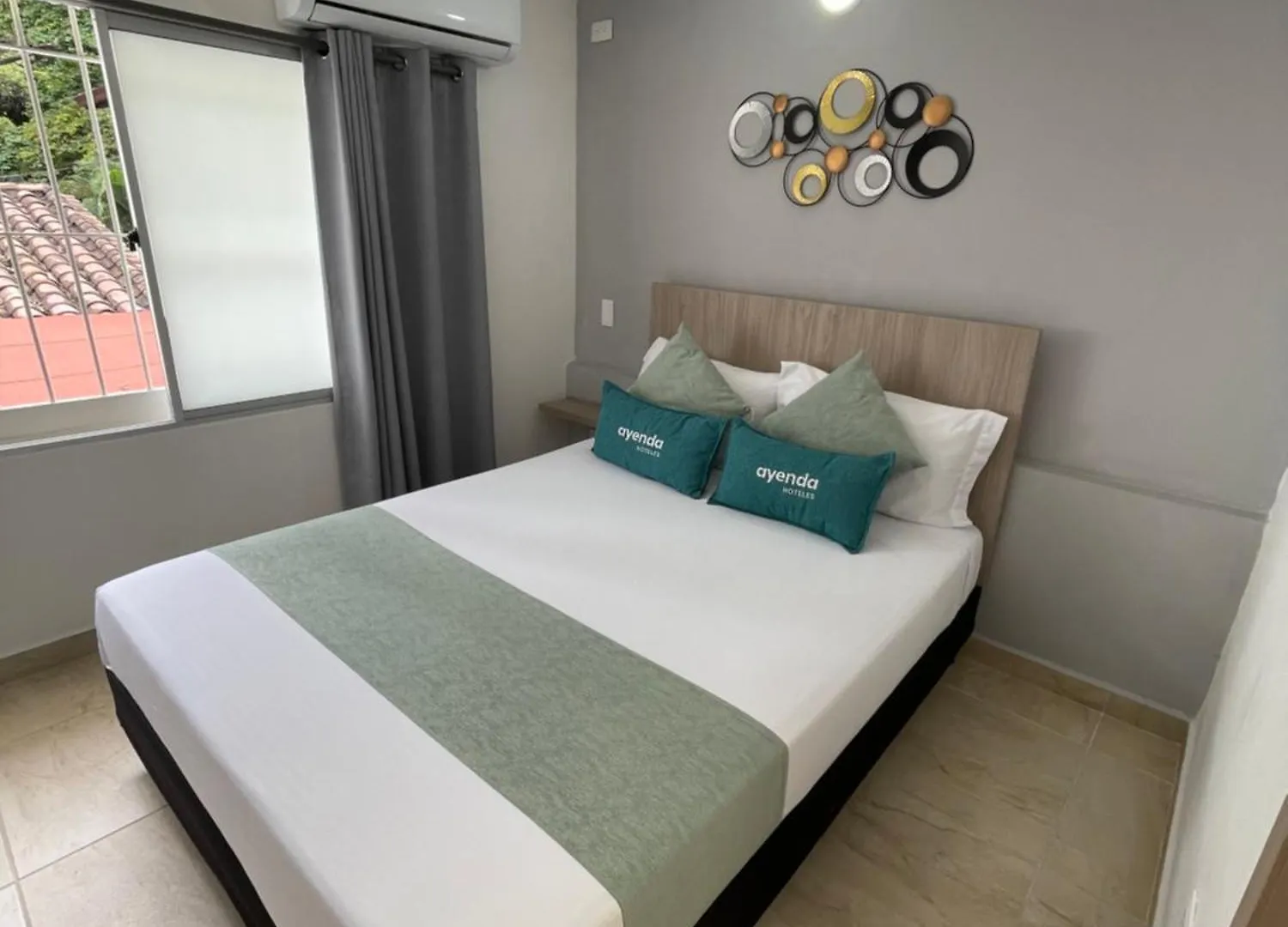 Hotel 12 Nights 麦德林 0*,  哥伦比亚