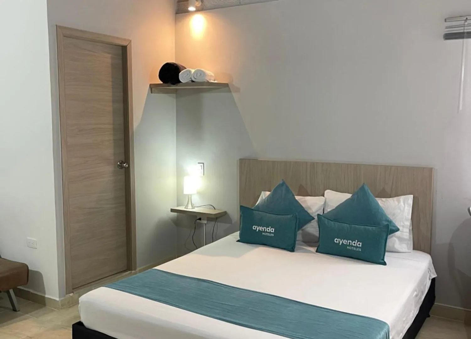 Hotel 12 Nights 麦德林 招待所